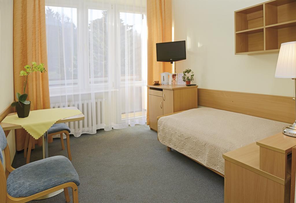 Kzzg W Polsce, Gornicze Sanatorium Zwiazkowe "Gornik" Ξενοδοχείο Iwonicz-Zdrój Δωμάτιο φωτογραφία
